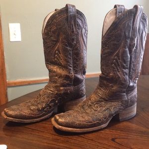 8 1/2 womens Corral cowboy boots
